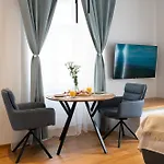 Studio Apartments Rijeka רייקה